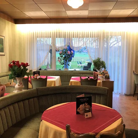 Cafe Gaestezimmer Hotel Bullau